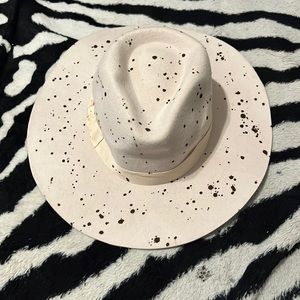 Dot splashed hat with adjustable strap